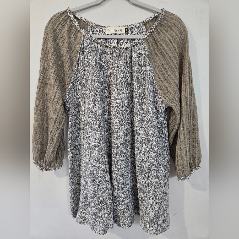 Women's mixed media 3/4 sleeve top. Pristine condition. - Picture 5 of 6